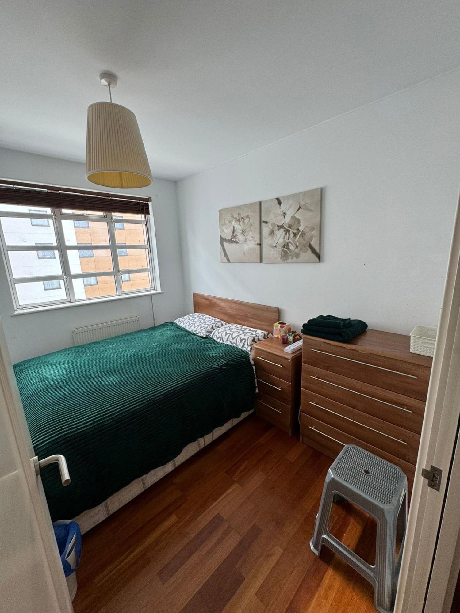 A Double In The Heart Of Ealing Broadway Gazde/Camere de închiriat *